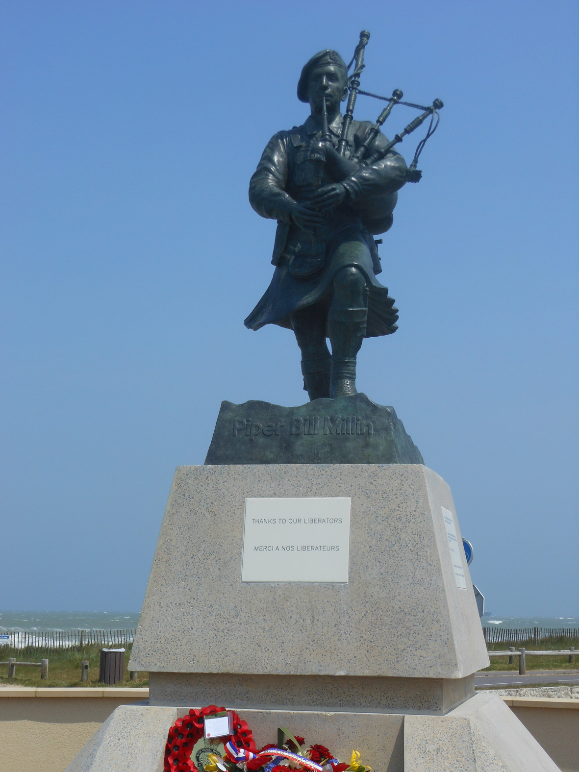 Statue-Bill-Millin-D-day-Piper